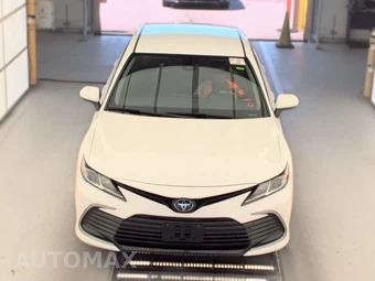 2021 Toyota Camry LE - miniatura 2