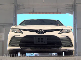 2021 Toyota Camry LE - miniatura 3