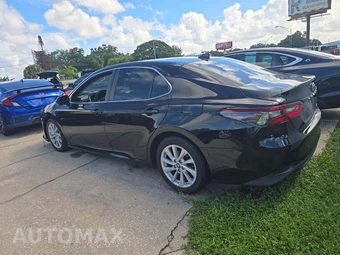 2021 Toyota Camry LE - miniatura 2