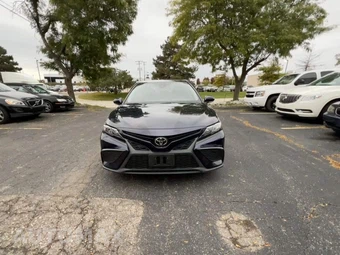 2021 Toyota Camry SE - miniatura 2