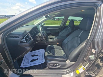 2021 Toyota Camry SE - miniatura 3
