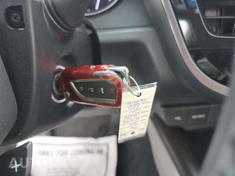 2021 Toyota Camry SE - miniatura 8