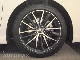 2021 Toyota Camry SE - miniatura 10