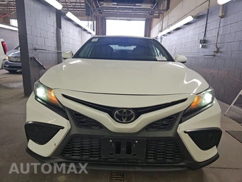 2021 Toyota Camry SE - miniatura 2