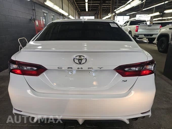 2021 Toyota Camry SE - miniatura 5