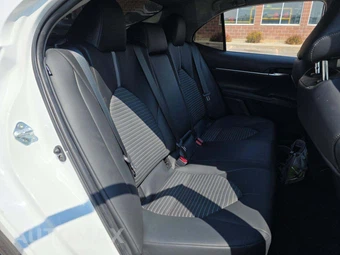 2021 Toyota Camry SE - miniatura 16