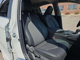 2021 Toyota Camry SE - miniatura 18