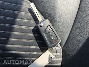 2021 Toyota Camry SE - miniatura 8