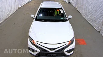 2021 Toyota Camry SE - miniatura 2