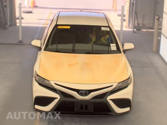 2021 Toyota Camry SE - miniatura 2