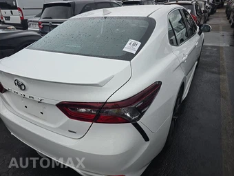 2021 Toyota Camry SE - miniatura 4