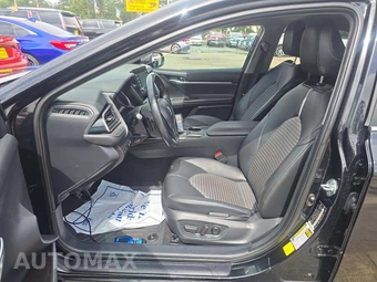 2021 Toyota Camry SE - miniatura 3