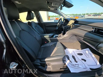 2021 Toyota Camry SE - miniatura 8