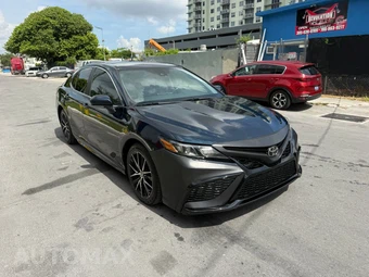 2021 Toyota Camry SE - miniatura 7