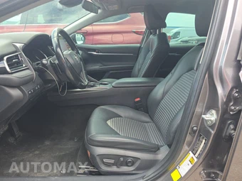 2021 Toyota Camry SE - miniatura 7