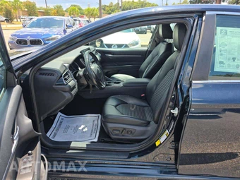 2021 Toyota Camry SE - miniatura 3