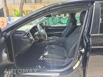 2021 Toyota Camry SE - miniatura 3