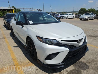 2021 Toyota Camry TRD - miniatura 3