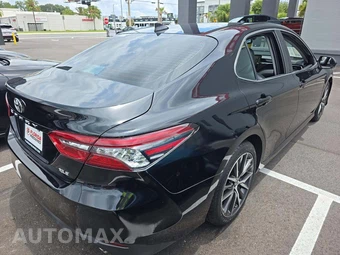 2021 Toyota Camry XLE - miniatura 3