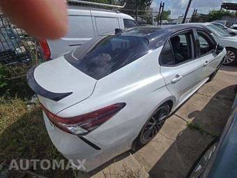 2021 Toyota Camry XSE - miniatura 3