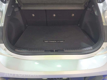 2021 Toyota Corolla Hatchback XSE – miniatura 14