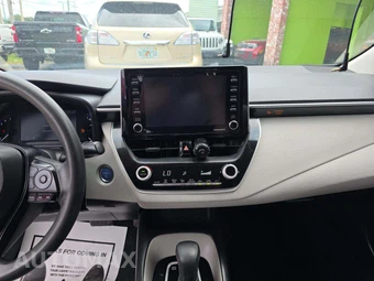 2021 Toyota Corolla Hybrid LE Sedan - miniatura 10