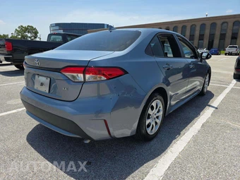 2021 Toyota Corolla LE Sedan – miniatura 3