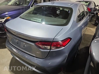 2021 Toyota Corolla LE Sedan – miniatura 4