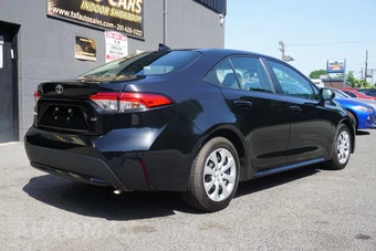 2021 Toyota Corolla LE Sedan – miniatura 7