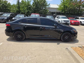 2021 Toyota Corolla LE Sedan - miniatura 4