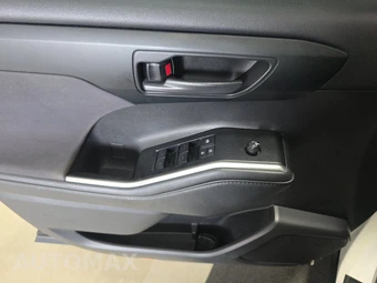2021 Toyota Highlander L – miniatura 9