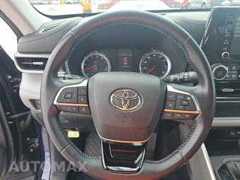 2021 Toyota Highlander LE - miniatura 10