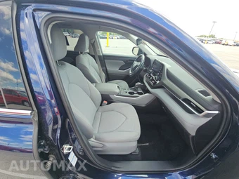 2021 Toyota Highlander LE - miniatura 8