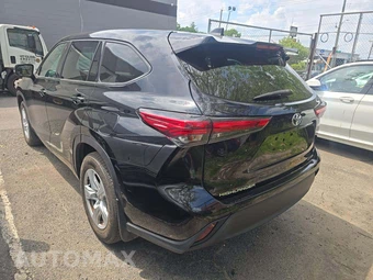 2021 Toyota Highlander LE – miniatura 2