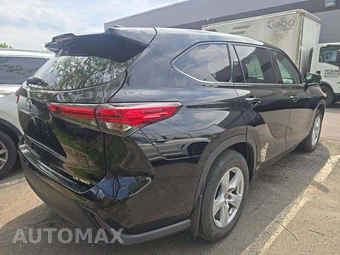 2021 Toyota Highlander LE – miniatura 3