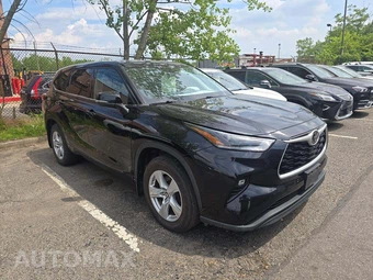 2021 Toyota Highlander LE – miniatura 4