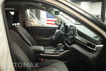 2021 Toyota Highlander LE - miniatura 14