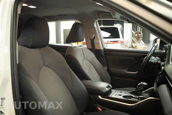 2021 Toyota Highlander LE - miniatura 16
