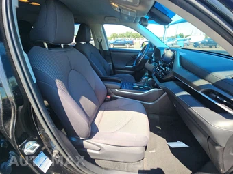 2021 Toyota Highlander LE – miniatura 8