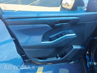 2021 Toyota Highlander LE – miniatura 9