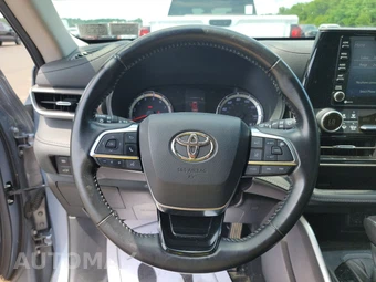 2021 Toyota Highlander LE – miniatura 10