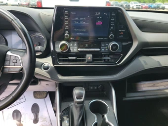2021 Toyota Highlander LE – miniatura 11
