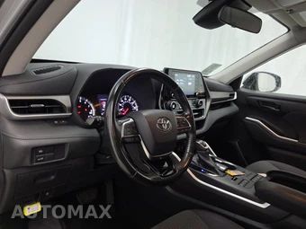 2021 Toyota Highlander LE – miniatura 11