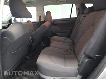 2021 Toyota Highlander LE – miniatura 13