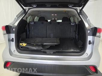 2021 Toyota Highlander LE – miniatura 17
