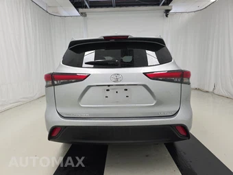 2021 Toyota Highlander LE – miniatura 5