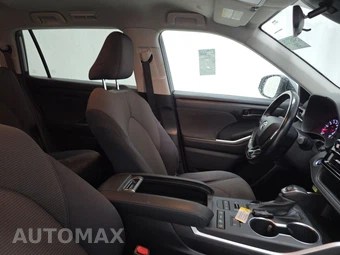 2021 Toyota Highlander LE – miniatura 8