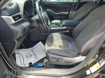 2021 Toyota Highlander LE - miniatura 3