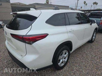 2021 Toyota Highlander LE – miniatura 3