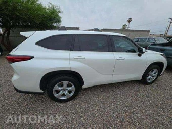 2021 Toyota Highlander LE – miniatura 4